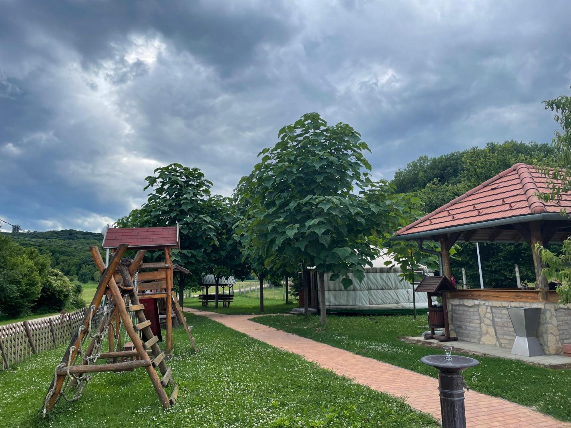 Nomad Jurta Zalakaros Mellett Otel Zalamerenye Dış mekan fotoğraf